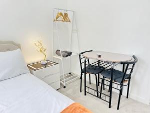 8-Sleeper 4BR 4Bed 2Bath Wi-Fi Garden Tv Beach