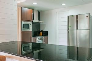 3BR Casa Azul - Beachfront Home in Laguna & Layan Chom Tawan and Maan Tawan Residences