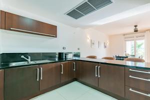 3BR Casa Azul - Beachfront Home in Laguna & Layan Chom Tawan and Maan Tawan Residences