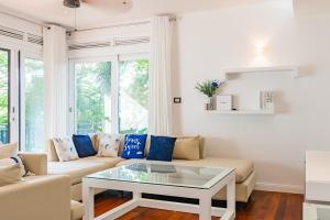 3BR Casa Azul - Beachfront Home in Laguna & Layan Chom Tawan and Maan Tawan Residences