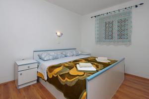 One-Bedroom Apartment with Terrace room in Apartments with WiFi Lopar Rab - 14804