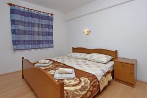 One-Bedroom Apartment with Terrace room in Apartments with WiFi Lopar Rab - 14804