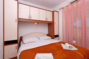 Two-Bedroom Apartment with Terrace room in Apartments with WiFi Lopar Rab - 14804