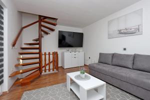 Apartments with WiFi Lopar, Rab - 14804