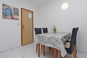 Apartments with WiFi Lopar, Rab - 14804