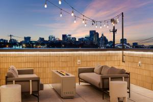 New PH Stay with Rooftop Lounge and Close to Broadway