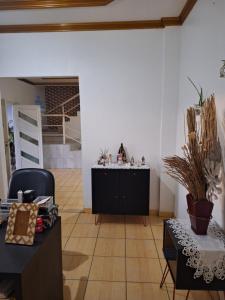 Quarto triplo com banheiro compartilhado