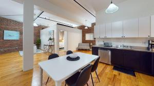 Garden 1BR Loft in Back Bay Near Copley