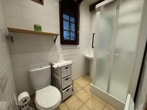 Chalets Chalet in Aubigne-Racan with Pool & Garden : photos des chambres