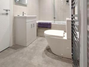 Apartment 3 Barton Manor - Uk40088