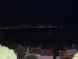 Maisons de vacances Rural villa with shared pool and tennis court : photos des chambres