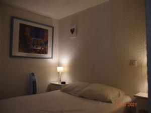 Maisons de vacances Rural villa with shared pool and tennis court : photos des chambres