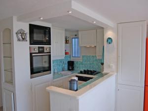 Maisons de vacances Rural villa with shared pool and tennis court : photos des chambres