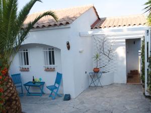 Maisons de vacances Rural villa with shared pool and tennis court : photos des chambres