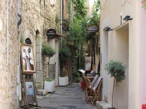 Maisons de vacances Rural villa with shared pool and tennis court : photos des chambres