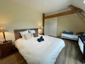 Maisons de vacances Barn in Sarthe with Private Heated Pool : Maison de Vacances 5 Chambres