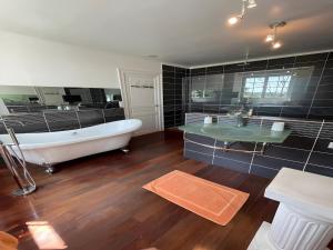 Maisons de vacances Estate in Saint-Pavace near Le Mans Circuit : photos des chambres