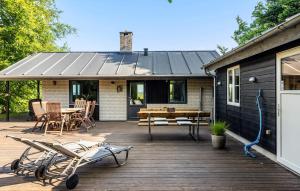 3 Bedroom Amazing Home In Fur