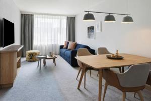 Junior Suite, 1 Bedroom Junior Suite, 1 King, Sofa bed room in Courtyard by Marriott Zurich North