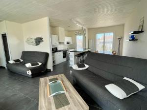 Maisons de vacances **Maison 3 pieces avec jardin a 350m du bord de mer - Wifi, terrasse, parking** - FR-1-231-220 : photos des chambres