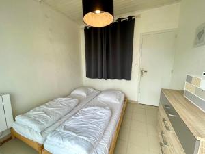 Maisons de vacances **Maison 3 pieces avec jardin a 350m du bord de mer - Wifi, terrasse, parking** - FR-1-231-220 : photos des chambres