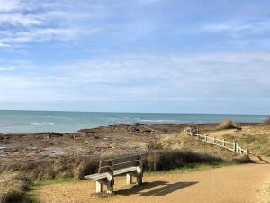 Maisons de vacances **Maison 3 pieces avec jardin a 350m du bord de mer - Wifi, terrasse, parking** - FR-1-231-220 : photos des chambres