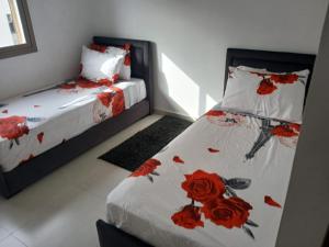 Appartement de Luxe Vue Mer Avec Climatisation ! Idéal pour Familles ! à 5 minutes à Pied de la Plage ! à environ 6 minutes en voiture du centre dAgadir et à 10 minutes en voiture de Taghazout !