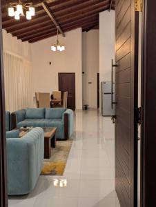 Cozy Airport Transit Villa