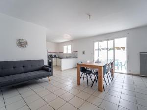Maisons de vacances Maison a Bias 6 pers – Confort et nature proche ocean - FR-1-50-184 : photos des chambres