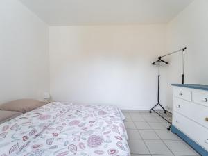 Maisons de vacances Maison a Bias 6 pers – Confort et nature proche ocean - FR-1-50-184 : photos des chambres