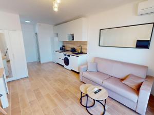 Studio rénové climatisé avec balcon et wifi à Menton - FR-1-196-383