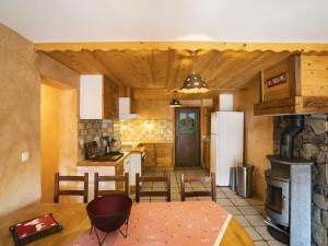 Chalet 5 pièces, 4 chambres, animaux admis, parking - FR-1-676-223