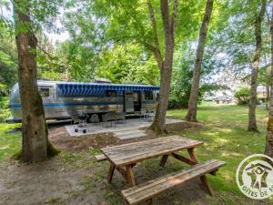Maisons de vacances Escapade insolite dans une Airstream vintage en Anjou - FR-1-622-111 : photos des chambres