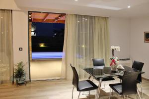 Semi-detached house with private pool