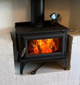 Bylands Cottage Historic Home - Tambo river views and pet friendly