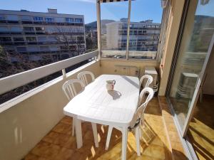Appartement 2 pièces climatisé, parking, centre Sainte-Maxime, proche plages - FR-1-780-54