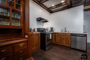 Brown & Hawkins Historical Apartments