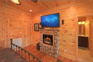 Incredible Views Hot Tub Fire table on Deck