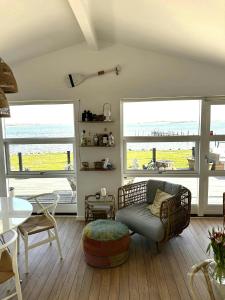 Fjord-Side Cottage In Munkebo By The Water