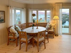 Idyllic Cabin At Bømlafjorden With Sea View