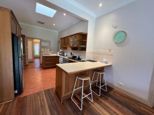 Spacious Private Rooms in Mckinnon 3 min to Train Station, Cafes and close to Monash Uni