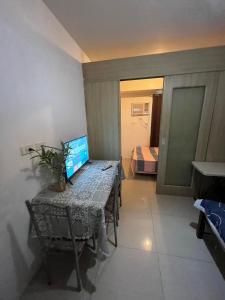 Family Room TV&fast WiFi Manila Bay MOA near NAIA 9116