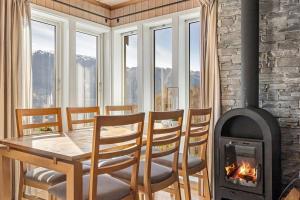 Peaceful Cabin With Spa On Osterøy