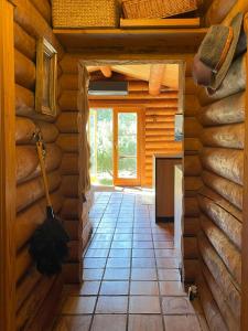 Authentic Log Cabin Near Heatherhill