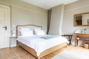 Maisons de vacances Charming Manor Nestled In Charente Vineyards : photos des chambres