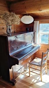 Peaceful Log Cabin With Turf In Raageleje