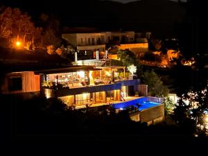 Maisons de vacances Architect-Designed Villa With Pool Near Mountains : photos des chambres