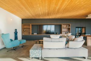 Maisons de vacances Architect-Designed Villa With Pool Near Mountains : photos des chambres