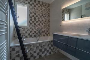 Maisons de vacances Villa With Panoramic Views Of Thau Lagoon : photos des chambres