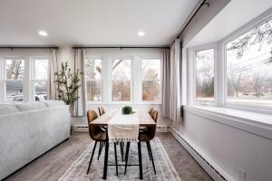 King Size Bed, Near Hwy, Work Desk, Close Parking